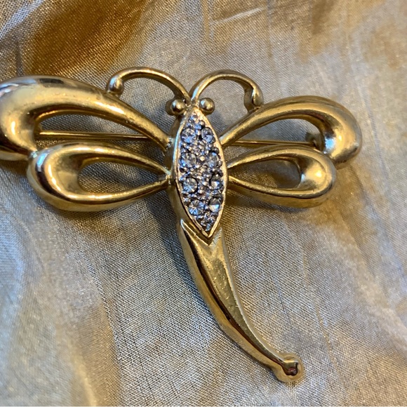 Vintage Signed Dragonfly Pin with Gold Metal and Crystals by Roman. - Picture 3 of 6
